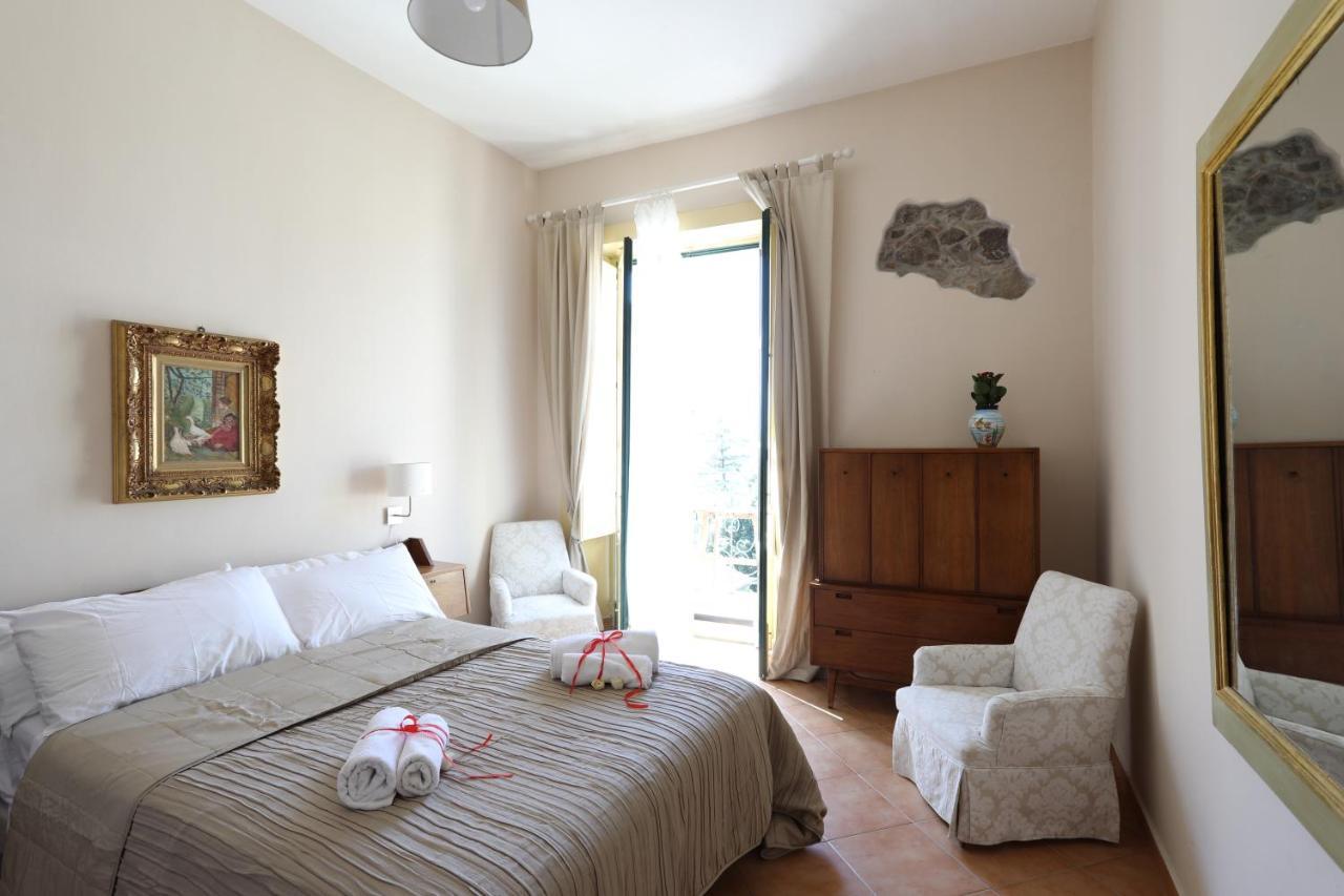 Greek Theater - Sea View Apartment Таормина Екстериор снимка